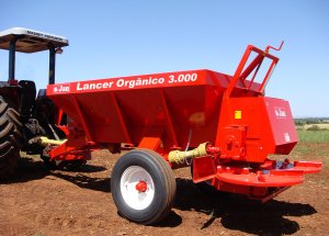 DISTRIBUIDOR DE ADUBO ORGÂNICO 