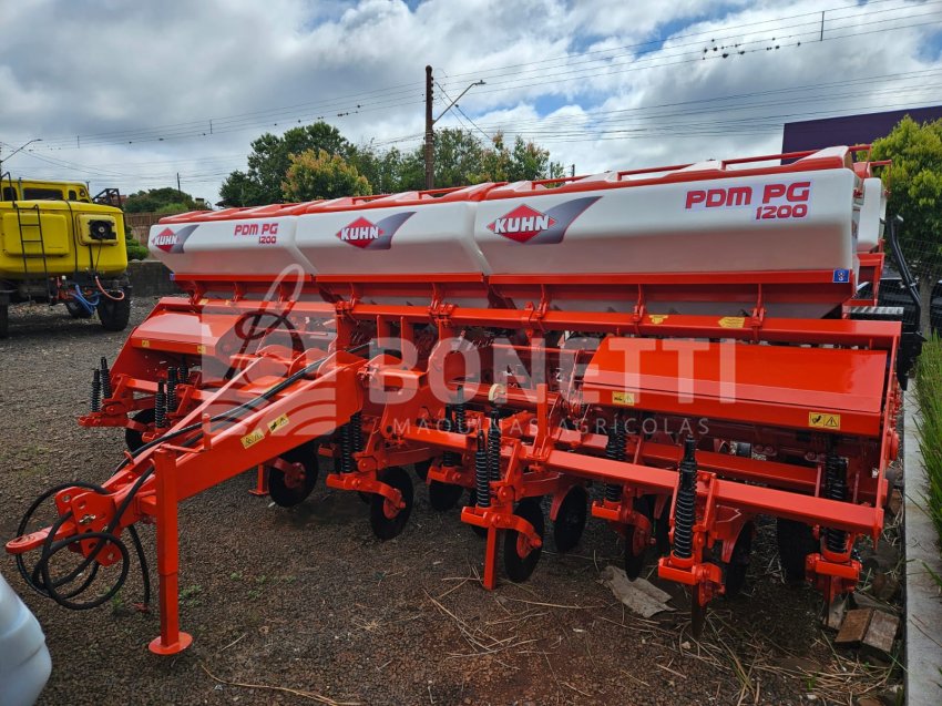 PLANTADEIRA KUHN PG EXTRA 1200 COM 12 LINHAS DE 0,45 CM ANO 2013, USADA