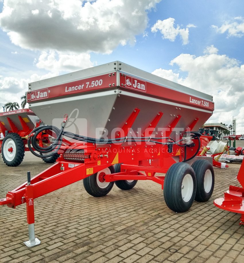 DISTRIBUIDOR DE ADUBO ORGÂNICO E CALCARIO